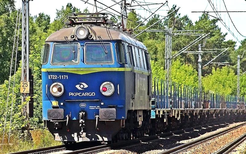 Dlaczego akcje PKP Cargo tracą na wartości? Analiza sytuacji rynkowej