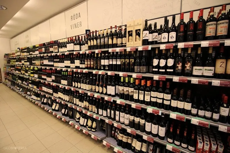 Ile alkoholu można zabrać ze sobą do Szwecji? Praktyczny przewodnik