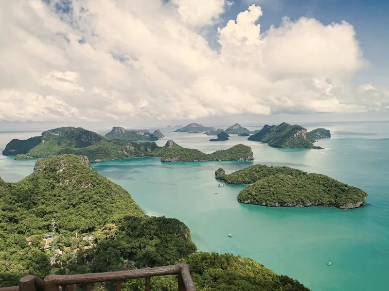 Ile czasu zajmuje lot do Tajlandii z Krakowa? Odkryj odpowiedź!