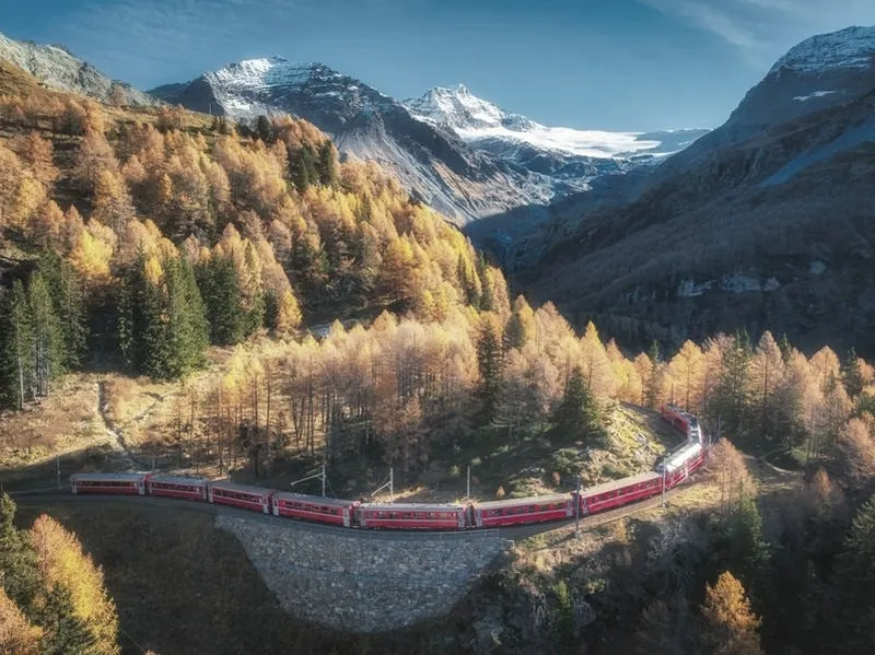 Ile trwa podróż Bernina Express? Odkryj niezapomniane chwile w drodze