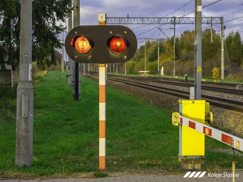 Ile zarabia dróżnik PKP w 2026 roku? Sprawdź aktualne wynagrodzenia!