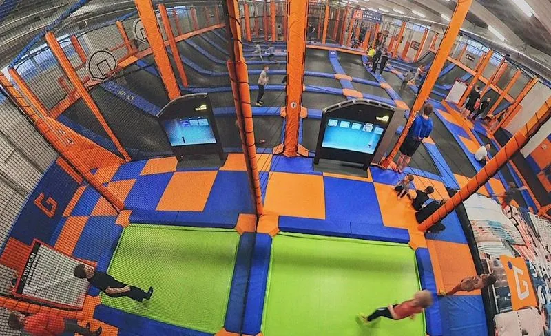 Jak dojechać do stacji Grawitacja w Częstochowie? Poradnik dla podróżnych