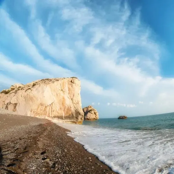 Jak długo trwa lot z Wrocławia do Larnaki? Przewodnik dla podróżnych