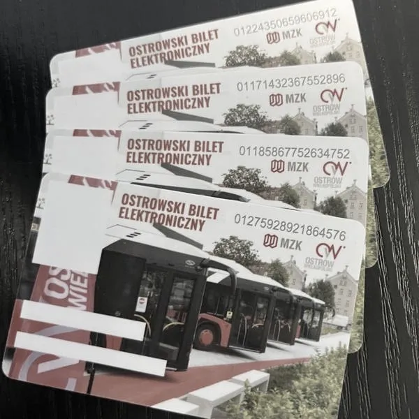 Jak korzystać z ostrowskiego biletu elektronicznego? Praktyczny przewodnik dla mieszkańców
