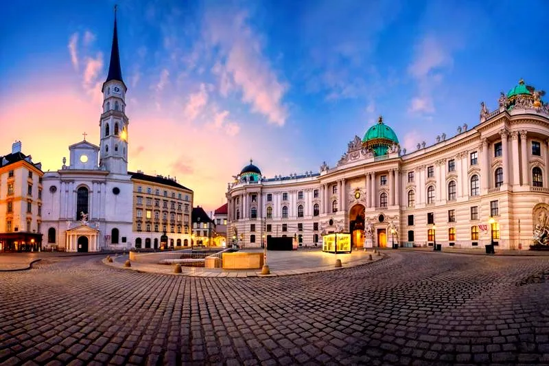 Jak szybko i wygodnie dojechać z lotniska w Wiedniu do centrum?