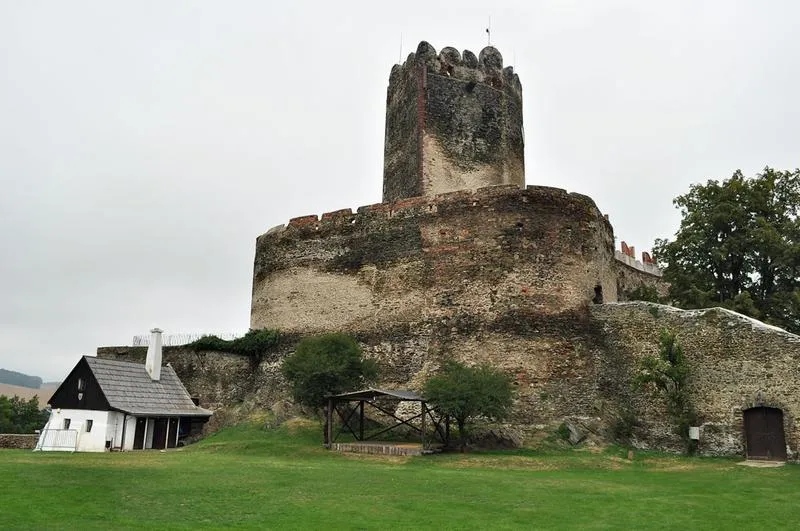 Odkryj Zamek Bolków: Przewodnik Po Najlepszych Trasach Dojazdowych