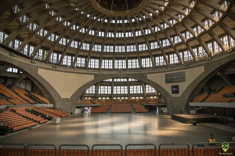 Przewodnik po dojeździe do Hali Stulecia we Wrocławiu: Sprawdź najlepsze opcje transportu