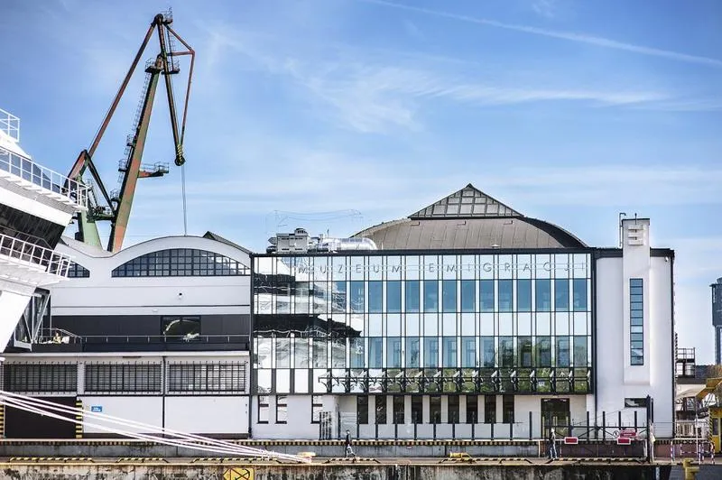 Przewodnik po dojeździe do muzeum emigracji w Gdyni – odkryj najlepsze trasy i środki transportu