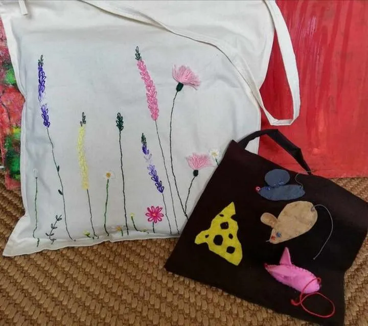 Wakacyjne niezbędniki: Co powinno znaleźć się w twojej torbie?