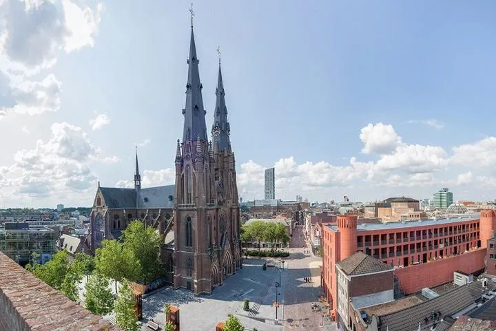 Czas lotu Warszawa Eindhoven