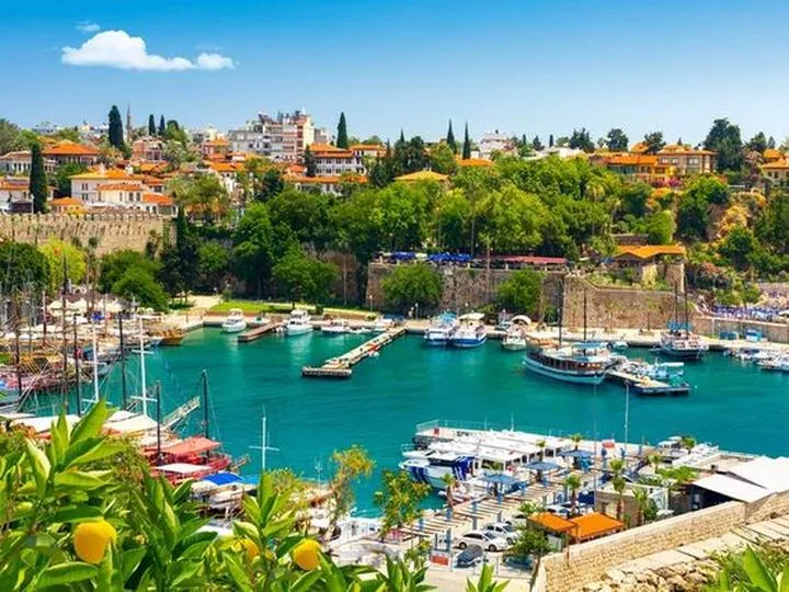 Linie lotnicze i harmonogramy do Antalyi