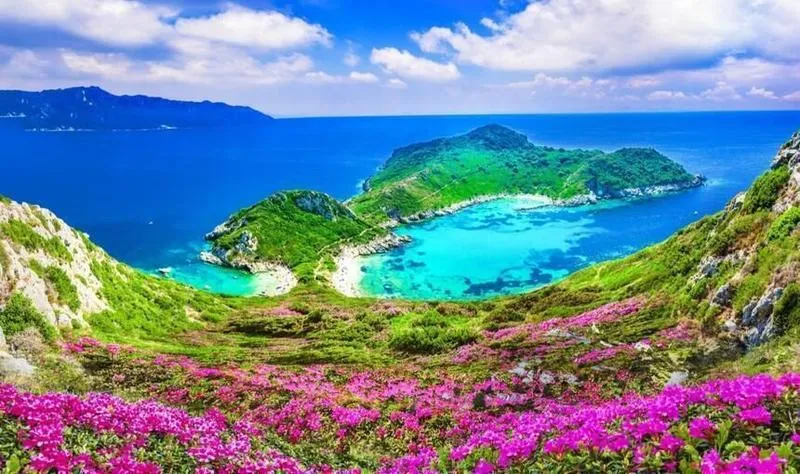 Lot z przesiadkami na Korfu