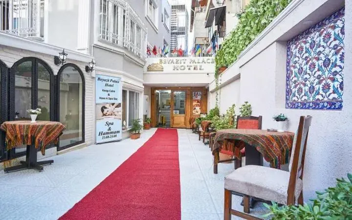 Loty bezpośrednie i przesiadkowe Kraków–Istambuł