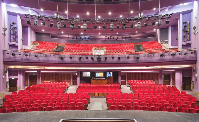Planowanie podróży do teatru