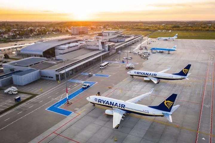 Transport publiczny Poznań lotnisko Ławica